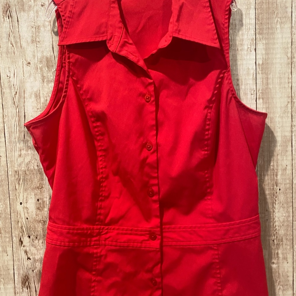 Express - (Hot Pink) sleeveless fitted button down size 5/6